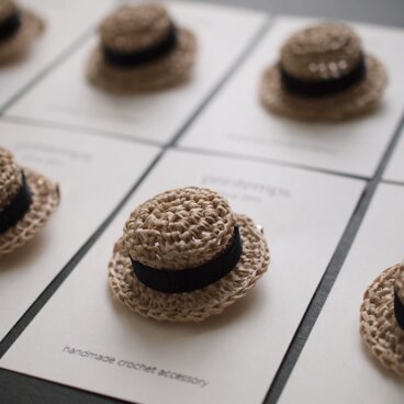 夏カンカン帽のブローチ(アイボリー)　受注制作