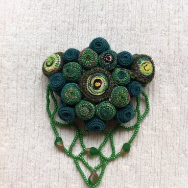 緑のブローチ