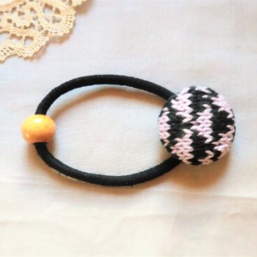 編みkurumiヘアゴム　ｻﾝｶｸ柄ﾌﾞﾗｯｸ×ﾗﾍﾞﾝﾀﾞｰ