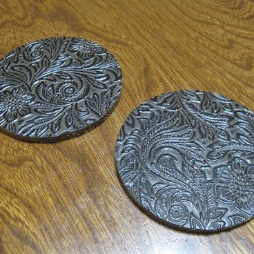 型押し　カービングＦレザー　２枚セット　赤緑