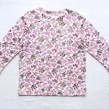 紫の小花柄の長袖Tシャツ (110cm)