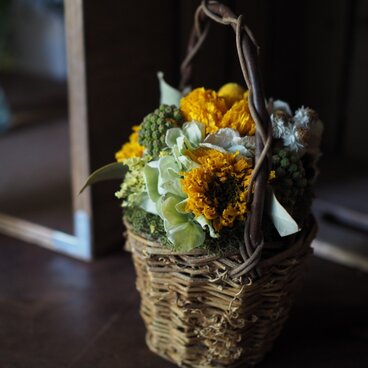 ドライフラワーのバスケットアレンジ　b