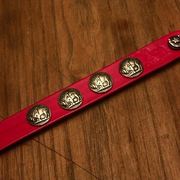 全７色　本革　コンチョ　ブレスレット　リストバンド　レッド