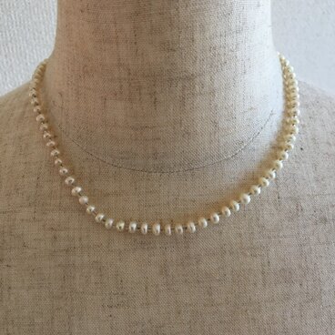 小さい淡水パールのネックレス