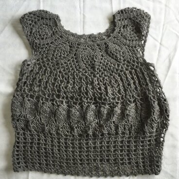 透かし手編みベスト