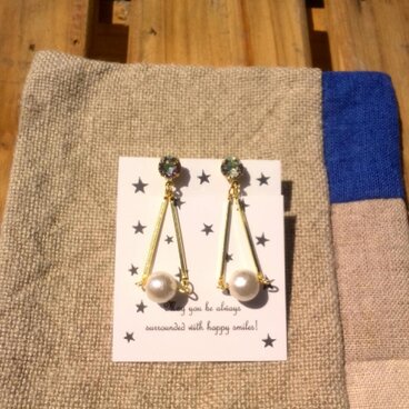 ホワイトコットンパールのイヤリング