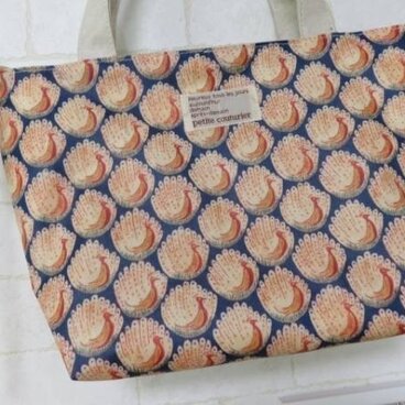 **リバティ*ビニコ*deファスナー付き☆トートバッグ**Peacocks of Grantham Hall