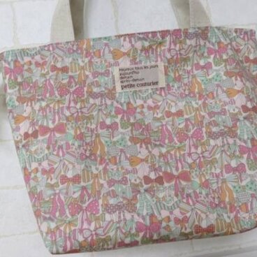 **リバティ*ビニコ*deファスナー付き☆トート**リボンズ