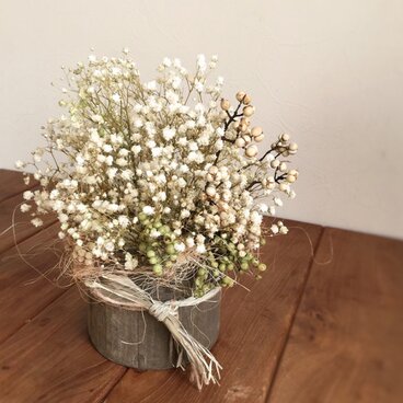 カスミ草のナチュラルアレンジ