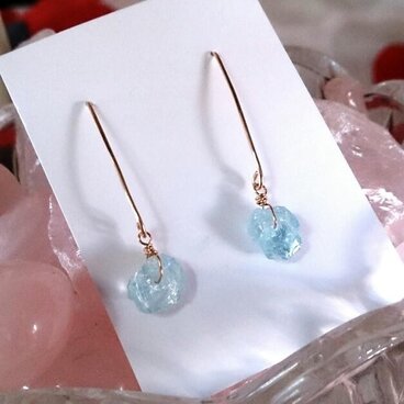 水のかけらみたいなアクアマリンのピアス