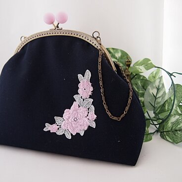 がま口バッグ　ネイビー　レースアップリケ　あめ玉げんこ　