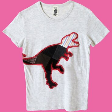 パッチワークのティラノザウルスTシャツ