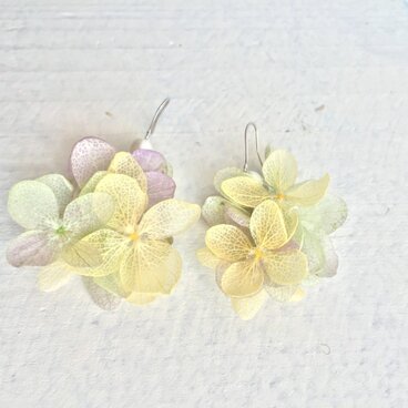 プリザーブドフラワーのあじさいピアス