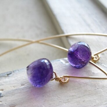 ブリオレットカットのアメジストピアス