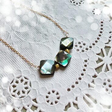 黒蝶貝のスクエアネックレス