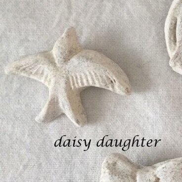 【オーブン粘土】ツバメ　ブローチ/アンティーク風