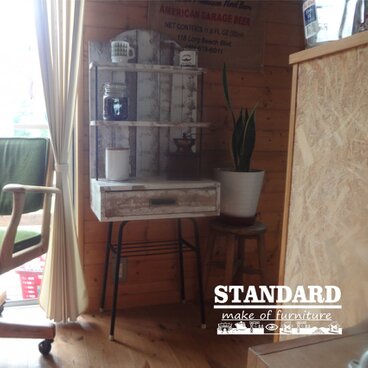 カフェスタイルでシャビーなCOFFEEキャビネット