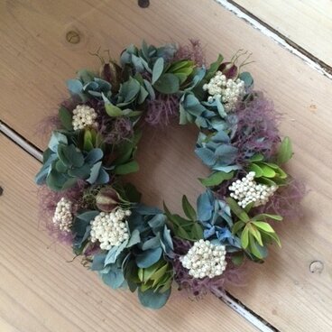 青のリース（紫陽花・スモークツリールビー）