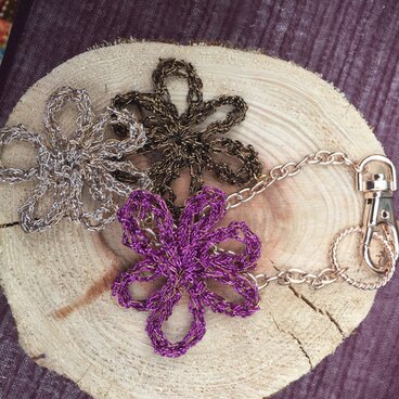 和紙糸×ブラスワイヤーのフラワーバッグチャームA