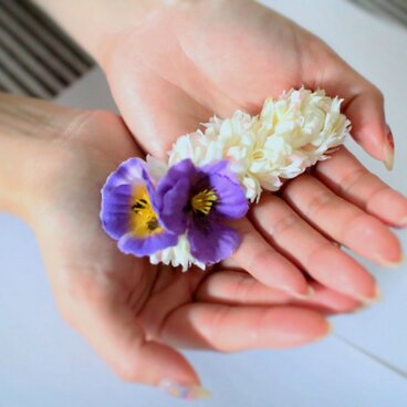 白いマムとパンジーのバレッタ☆ アートフラワー