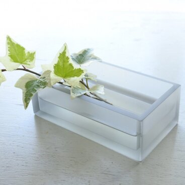 スモークグレーのガラスの器