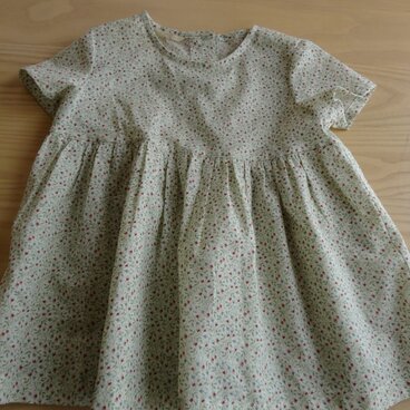 小さなバラのつぼみのチュニックブラウス（サイズ90）