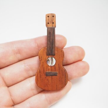 楽器と同じ材料で制作したウクレレ アバロン貝ver 19 ブローチ ペンダント ストラップ