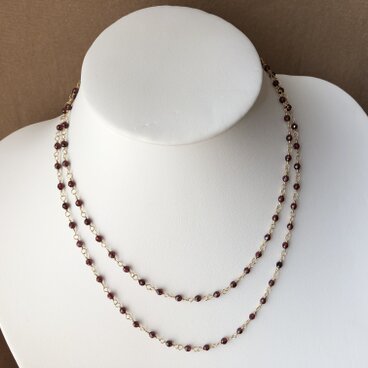 ガーネットのロングネックレス