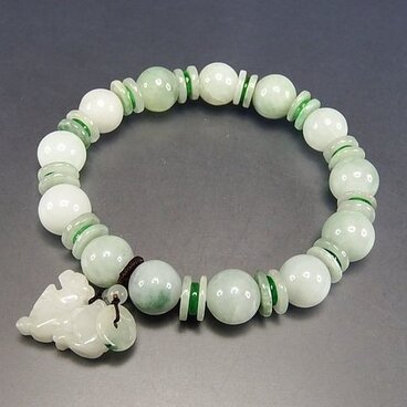 蓄財運レア天然石本翡翠ジェダイト約10mmヒキュウ彫りブレス