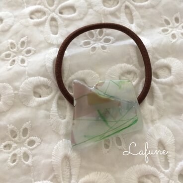 ガラスのヘアゴム