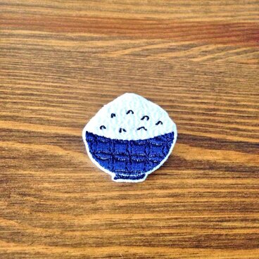 刺繍ブローチ　「ごはん」