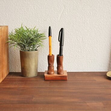 エンジニアブーツのペン立て　茶