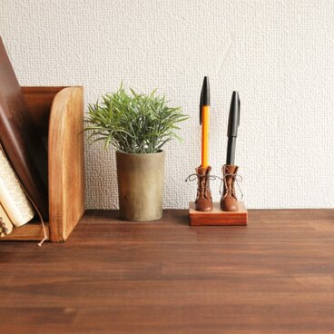 編み上げブーツのペン立て　茶