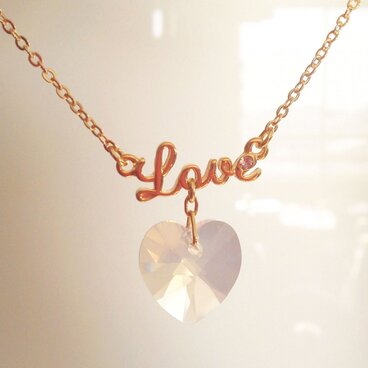 ハートのLoveペンダント・ホワイトオパール