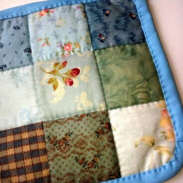 パッチワークのポットマット　ブルー系