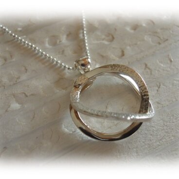 「MuGeN」（NO.MuGe40） ∞型のシルバーペンダントトップ（AG925）