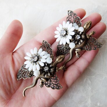 【ぶらん】マーガレットと蜥蜴（とかげ）ブローチ