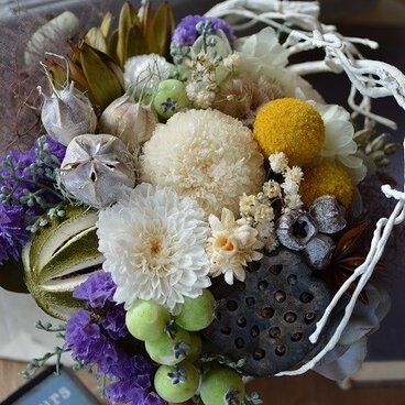 白いピンポンマムのアレンジ