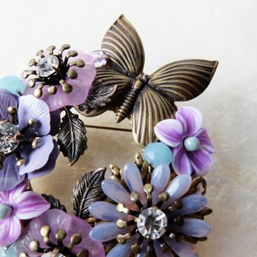 【SOLD】すみれとアマゾナイトのフラワーリースブローチ