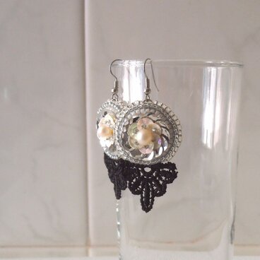 【ビーズ刺繍】サークルピアス　ホワイト+ブラック