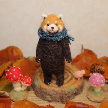 すくっと直立！レッサーパンダ ＊切り株付き＊