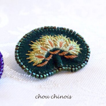 色の小松さんブローチ