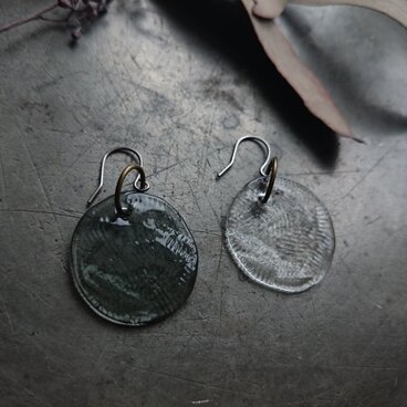 ガラス ピアス 《chip》