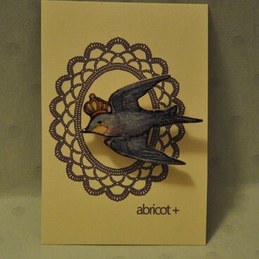 王冠ツバメのブローチ