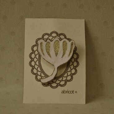 ハナのブローチ