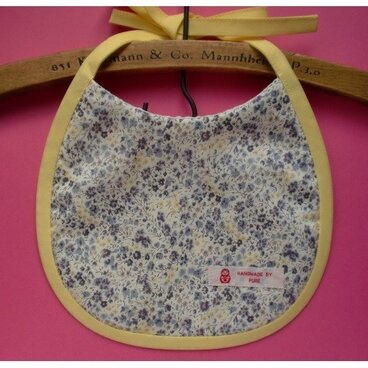 PURE*リボンスタイ*リバティ Phoebe グレーイエロー 小花柄 プレゼント