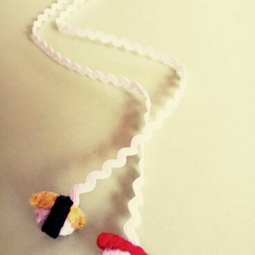 しおり  寿司（上:玉子、下:マグロ）