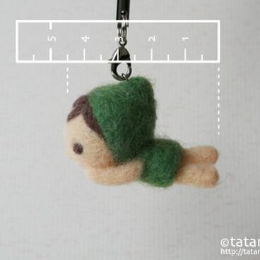 ごろ寝若草色こびとのストラップ