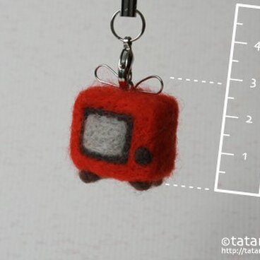 レトロ朱色テレビのストラップ