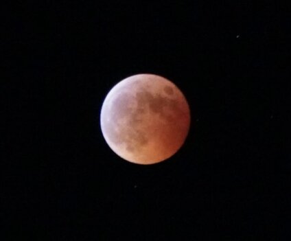 gibbous moon